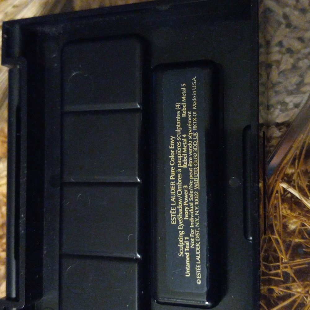 Estee Lauder eyeshadow - Picture 4 of 4
